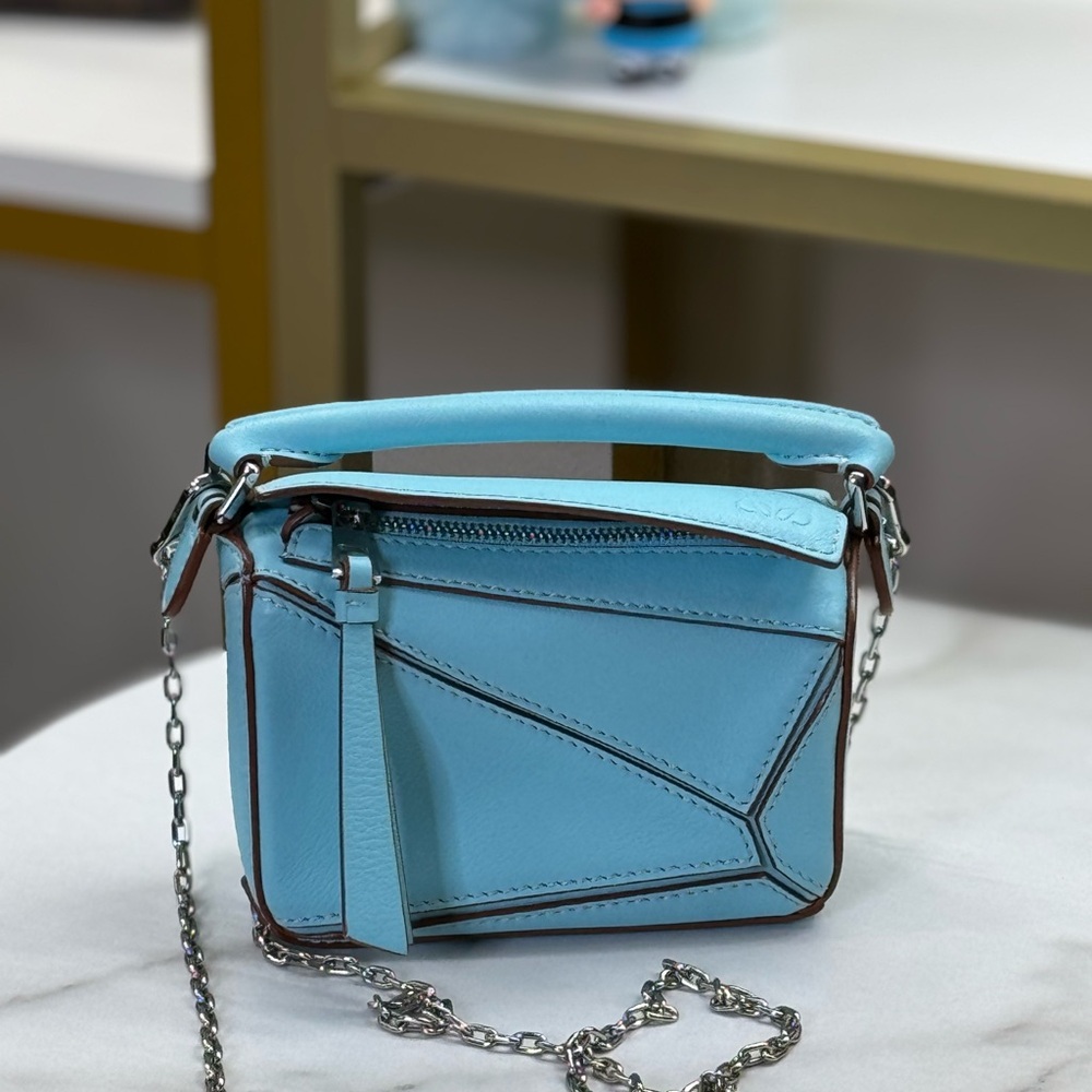 Loewe Nano

Comes with Full Set. Pristine Condition
